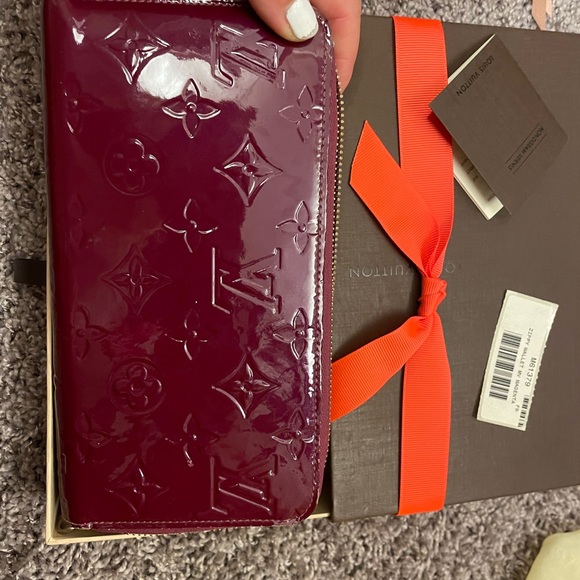 Louis Vuttion wallet w date code - Picture 7 of 13